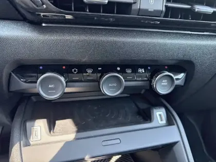 Photo 46 Citroën C4  Hybride 145 e-DCS6