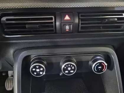 Photo 78 Citroën C3  Turbo 100 ch BVM6