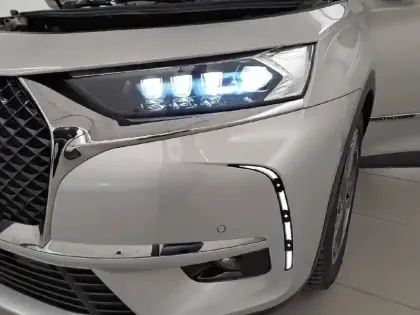 Photo 15 DS Ds 7 DS7 Crossback Hybride 300 E-Tense EAT8 4x4