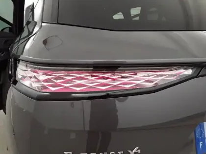 Photo 49 DS DS 7  Hybride Rechargeable E-Tense 300 EAT8 4x4