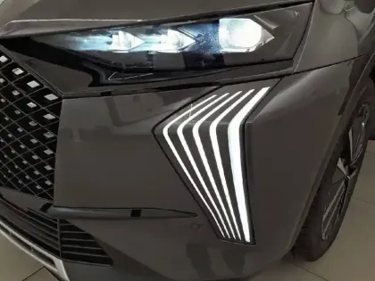 Photo 81 DS DS 7  Hybride Rechargeable E-Tense 300 EAT8 4x4