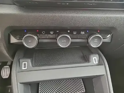 Photo 79 Citroën C4  PureTech 100 BVM6