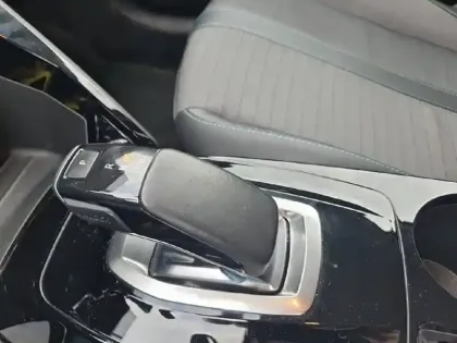 Photo 13 Peugeot 208  Electrique 50 kWh 136ch