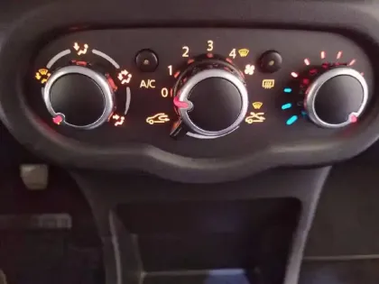 Photo 19 Renault Twingo  III 0.9 TCe 90 Energy