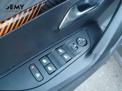 Photo 11 Peugeot 2008  PureTech 130 S&S EAT8