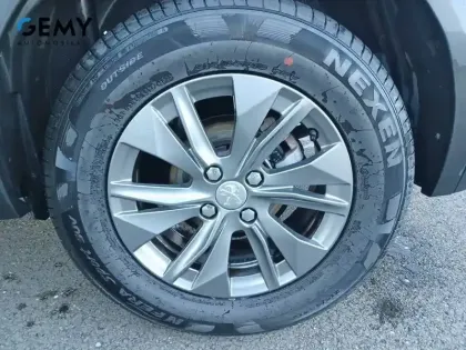 Photo 46 Peugeot 2008  PureTech 130 S&S EAT8