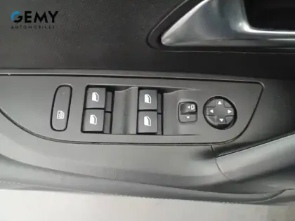 Photo 11 Peugeot 2008  Electrique 136 ch