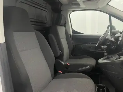 Photo 49 Peugeot Partner  FOURGON STANDARD 650 KG PURETECH 110 S&S BVM6