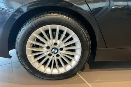 Photo 11 BMW Serie 3 Touring 318i 136 ch BVA8