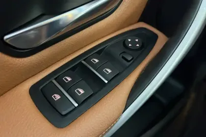 Photo 57 BMW Serie 3 Touring 318i 136 ch BVA8