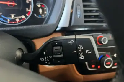 Photo 27 BMW Serie 3 Touring 318i 136 ch BVA8