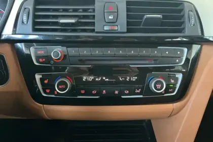 Photo 20 BMW Serie 3 Touring 318i 136 ch BVA8