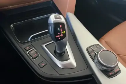 Photo 84 BMW Serie 3 Touring 318i 136 ch BVA8
