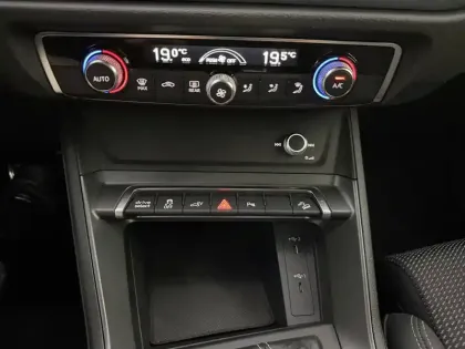 Photo 48 Audi Q3  45 TFSIe 245 ch S tronic 6