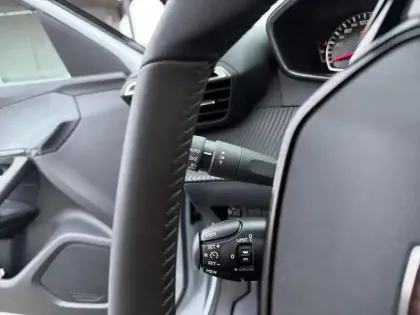 Photo 16 Peugeot 2008  PureTech 100 S&S BVM6 Active