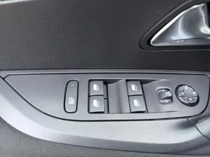 Photo 19 Peugeot 2008  PureTech 100 S&S BVM6 Active