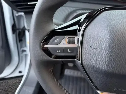 Photo 18 Peugeot 2008  PureTech 100 S&S BVM6 Active