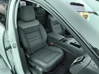 Photo 8 Citroën C5 aircross  Hybride Rechargeable 225 e-EAT8 Shine Pack