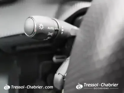 Photo 17 Peugeot 208  Hybrid 136 e-DCS6 GT