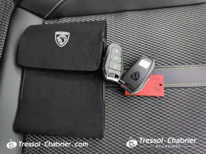 Photo 15 Peugeot 208  Hybrid 136 e-DCS6 GT