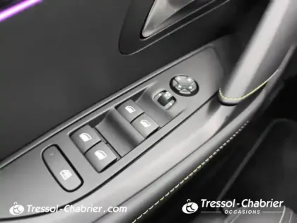 Photo 19 Peugeot 208  Hybrid 136 e-DCS6 GT