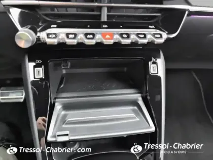 Photo 12 Peugeot 208  Hybrid 136 e-DCS6 GT