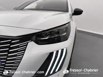 Photo 13 Peugeot 208  Hybrid 136 e-DCS6 GT