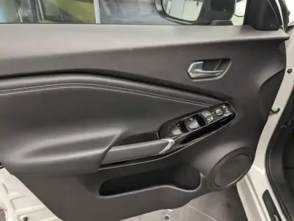 Photo 8 Nissan Juke  1.6 Hybrid 143ch Première Edition 2022.5