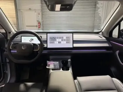 Photo 13 Leapmotor C10  REEV 215ch 28,4 kWh Design MY25