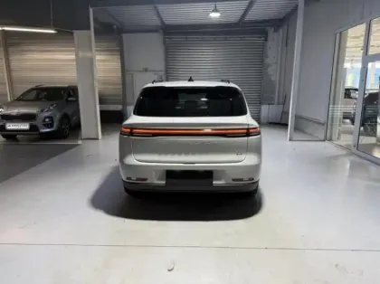 Photo 5 Leapmotor C10  REEV 215ch 28,4 kWh Design MY25