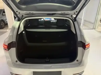 Photo 8 Leapmotor C10  REEV 215ch 28,4 kWh Design MY25