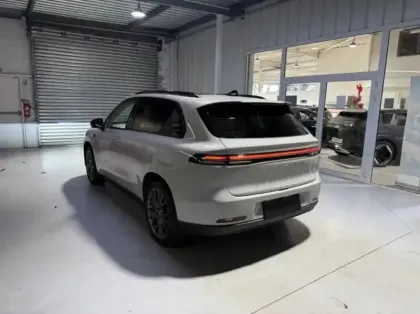 Photo 6 Leapmotor C10  REEV 215ch 28,4 kWh Design MY25