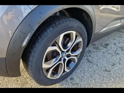 Photo 12 Renault Captur  1.6 E-Tech hybride rechargeable 160ch Intens -21