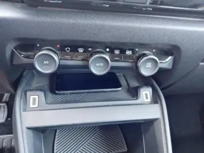 Photo 12 Citroën C4  Moteur électrique 136ch (100 kW) Feel Pack Automatique