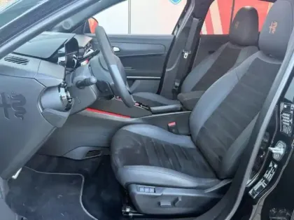 Photo 9 Alfa Romeo Junior  1.2 Ibrida 145ch Intensa e-DCT6