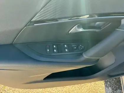 Photo 26 Peugeot 2008  1.2 Hybrid 145ch GT e-DCS6