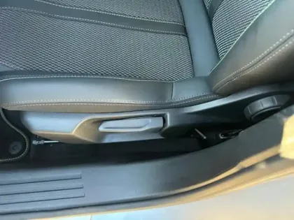 Photo 27 Peugeot 2008  1.2 Hybrid 145ch GT e-DCS6