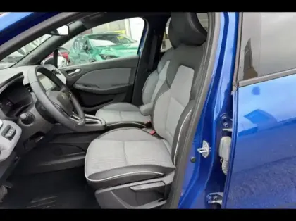 Photo 9 Renault Clio  1.6 E-Tech 145ch full hybrid Techno - 25