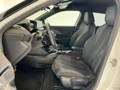 Photo 6 Peugeot 2008  e- 136ch GT