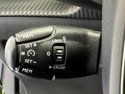 Photo 10 Peugeot 2008  e- 136ch GT