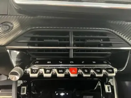 Photo 11 Peugeot 2008  e- 136ch GT