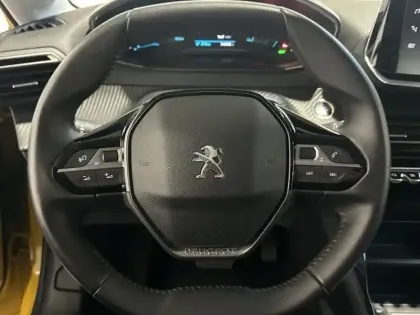 Photo 14 Peugeot 208  e- 136ch Style