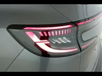 Photo 8 Renault Austral  1.2 E-Tech full hybrid 200ch Techno - 23