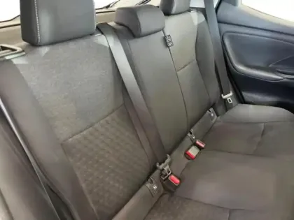 Photo 8 Toyota Yaris  116h Dynamic Business 5p + Programme Beyond Zero Academy MY22