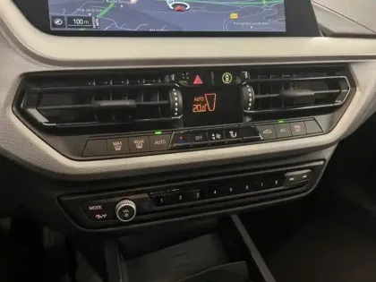 Photo 11 BMW Serie 1 Série 1 118iA 136ch Business Design DKG7