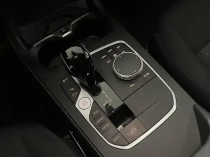 Photo 10 BMW Serie 1 Série 1 118iA 136ch Business Design DKG7