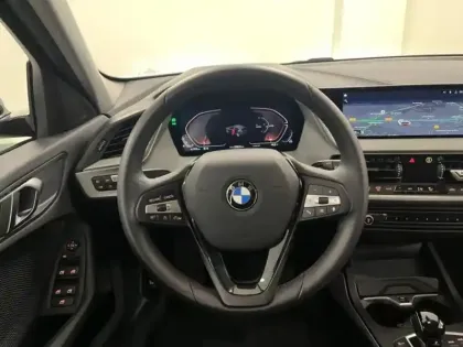 Photo 8 BMW Serie 1 Série 1 118iA 136ch Business Design DKG7