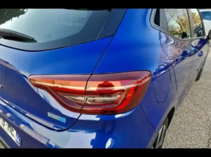 Photo 13 Renault Clio  1.6 E-Tech hybride 140ch Limited -21N