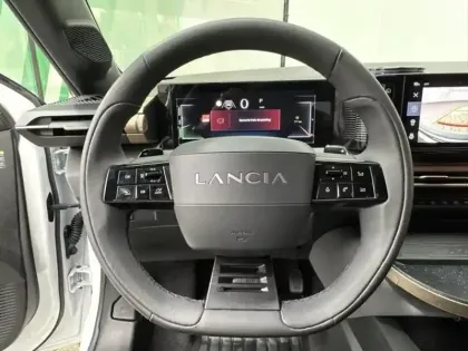 Photo 13 Lancia Ypsilon  1.2 Ibrida 100ch LX eDCT6