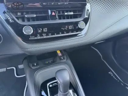 Photo 16 Toyota Corolla Hybride 1.8L 140h Design TS 140 CH D